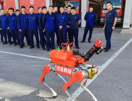 <b>武漢世隆科技赴荊門市消防救援支隊開展水炮滅火四足機器人消防演練</b>